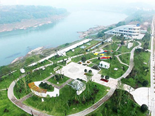 廣安市鄰水縣污水處理站，廣安市政協(xié)人資環(huán)委帶領(lǐng)鄰水縣政協(xié)與縣住建局相關(guān)負(fù)責(zé)人，到鄰水縣各鄉(xiāng)鎮(zhèn)專項(xiàng)督導(dǎo)污水處理廠（站）建設(shè)與運(yùn)行情況